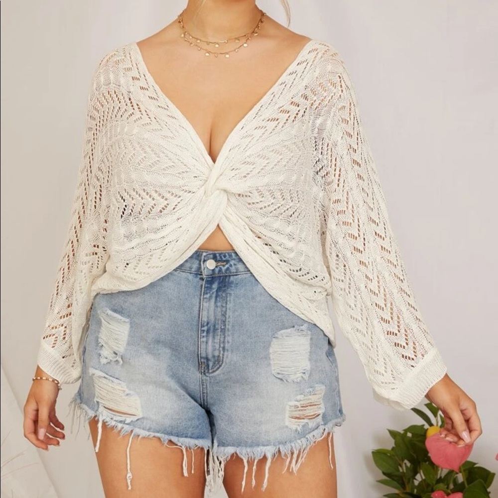 Knotted twist front top
